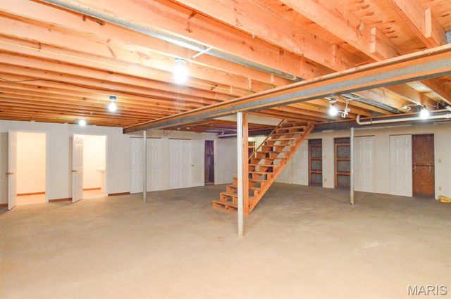 800 Springwood Drive, Belleville, IL 62220