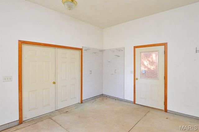 800 Springwood Drive, Belleville, IL 62220