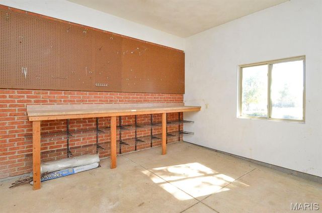 800 Springwood Drive, Belleville, IL 62220