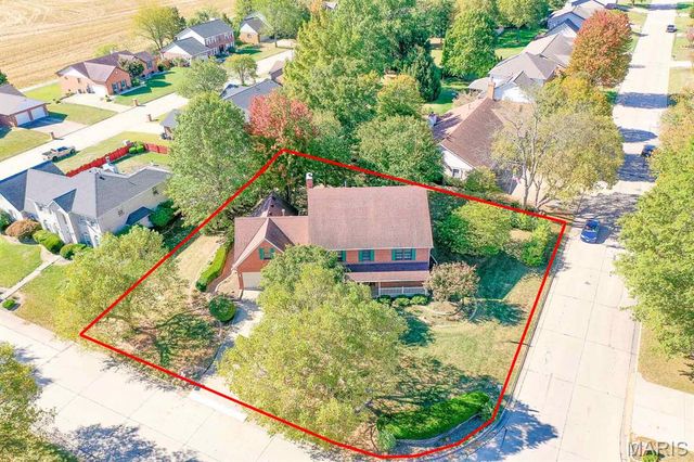 800 Springwood Drive, Belleville, IL 62220