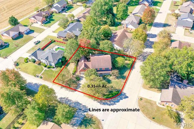 800 Springwood Drive, Belleville, IL 62220