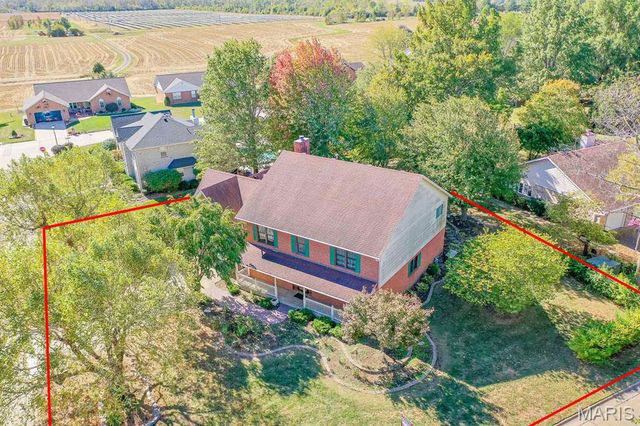 800 Springwood Drive, Belleville, IL 62220