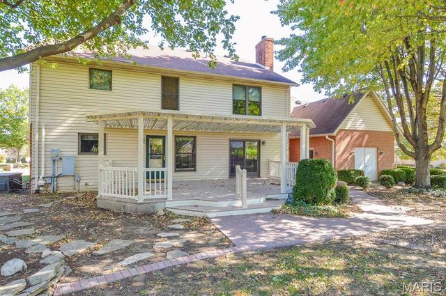 800 Springwood Drive, Belleville, IL 62220