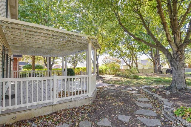 800 Springwood Drive, Belleville, IL 62220