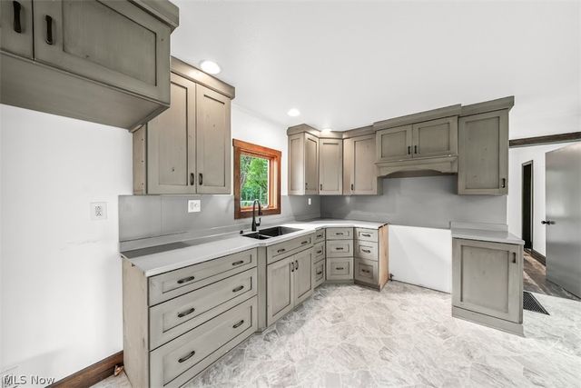 4229 State Route 305, Southington, OH 44470