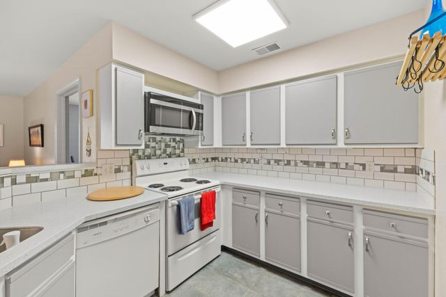 18372 N Ridge Court 6, Spring Lake, MI 49456