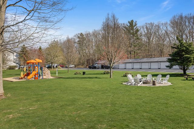 18372 N Ridge Court 6, Spring Lake, MI 49456
