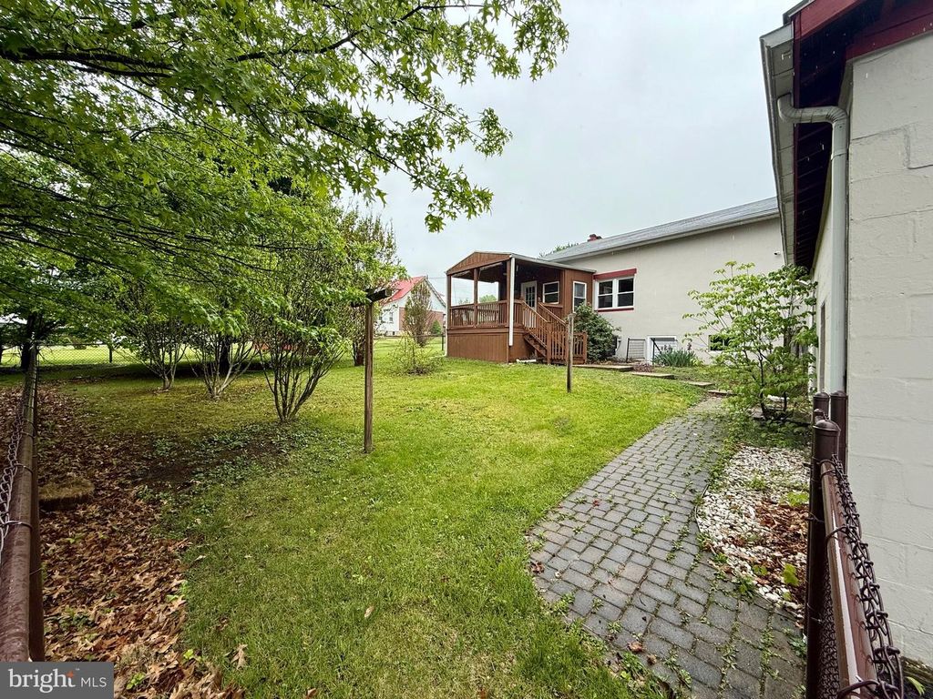 Image 4 of property listing at 719 E OLDTOWN RD, Cumberland, MD 21502