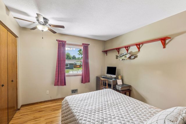 1334 17th Street W, Hastings, MN 55033