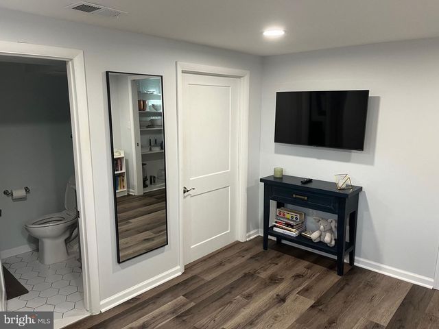 2100 N BRANDYWINE ST, Arlington, VA 22207