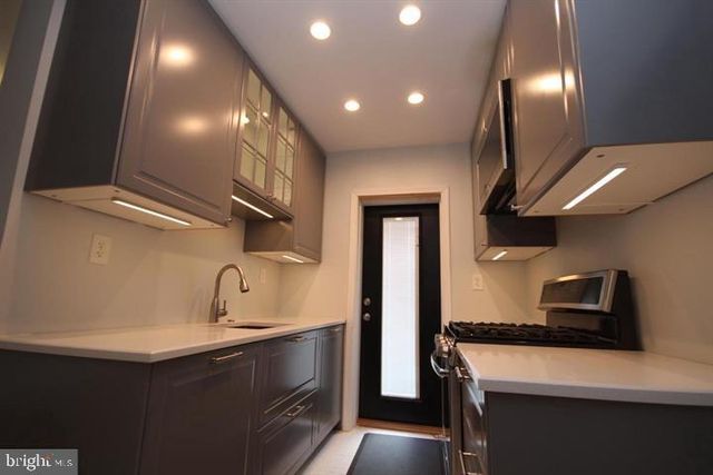 2100 N BRANDYWINE ST, Arlington, VA 22207