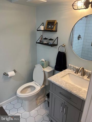 2100 N BRANDYWINE ST, Arlington, VA 22207