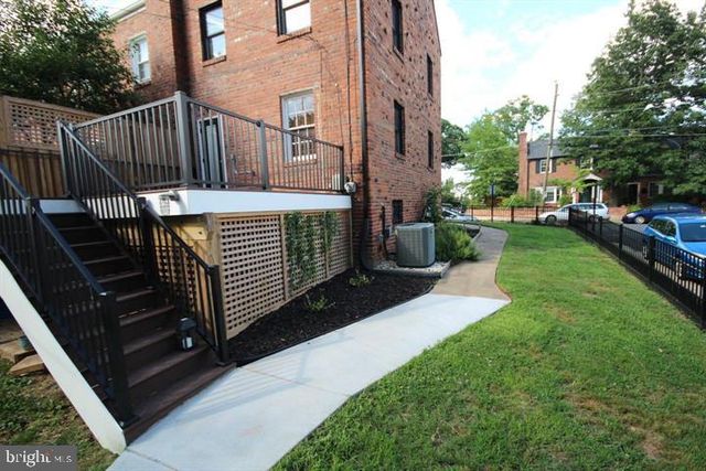 2100 N BRANDYWINE ST, Arlington, VA 22207