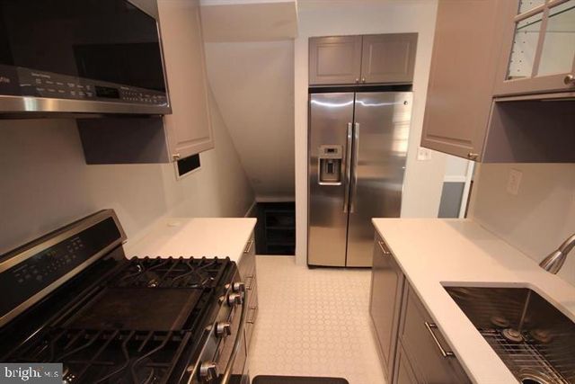 2100 N BRANDYWINE ST, Arlington, VA 22207