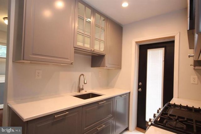 2100 N BRANDYWINE ST, Arlington, VA 22207