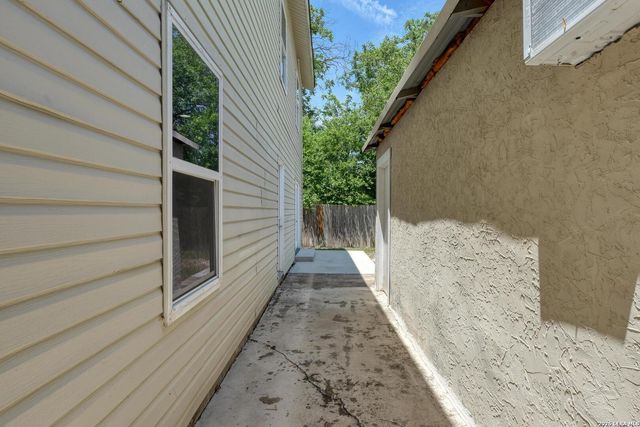 131 Sidney, San Antonio, TX 78203