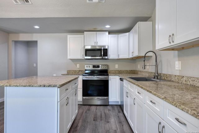 131 Sidney, San Antonio, TX 78203