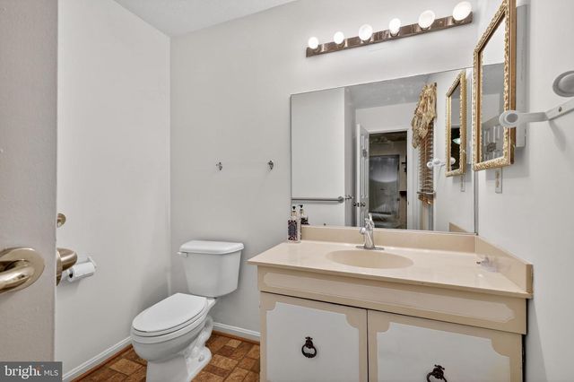 2200 TOUCHSTONE CT, Silver Spring, MD 20904