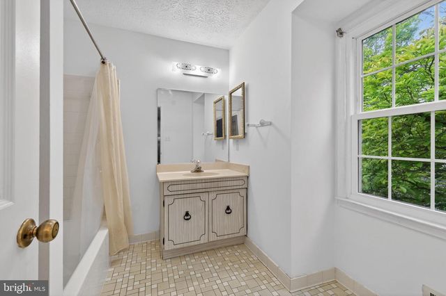 2200 TOUCHSTONE CT, Silver Spring, MD 20904