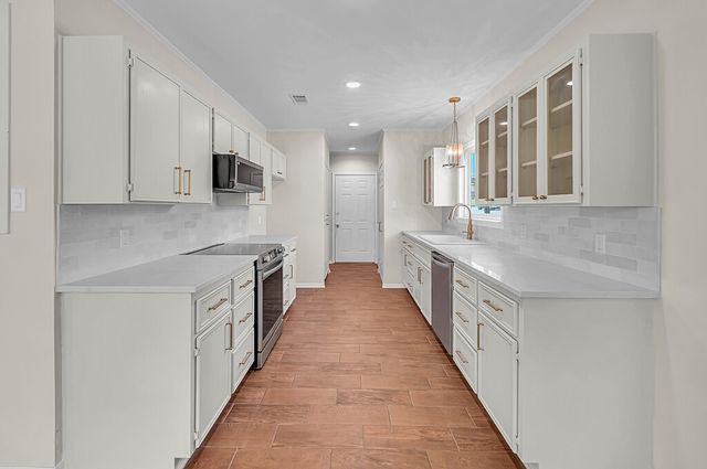 102 S Avenue Q, Clifton, TX 76634