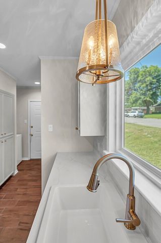 102 S Avenue Q, Clifton, TX 76634