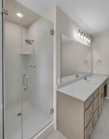 102 S Avenue Q, Clifton, TX 76634