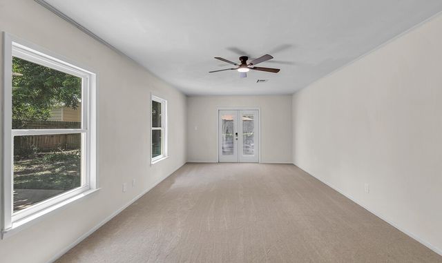 102 S Avenue Q, Clifton, TX 76634