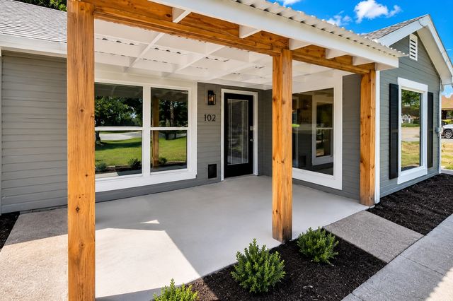 102 S Avenue Q, Clifton, TX 76634