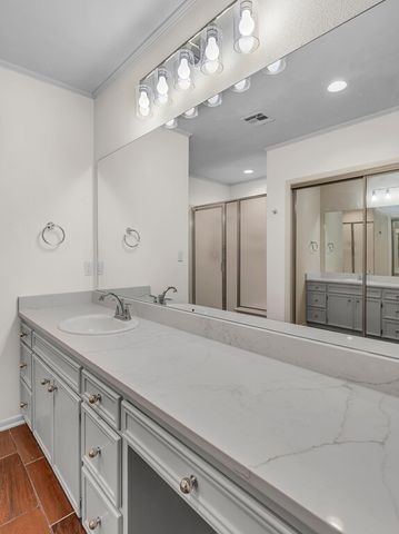102 S Avenue Q, Clifton, TX 76634