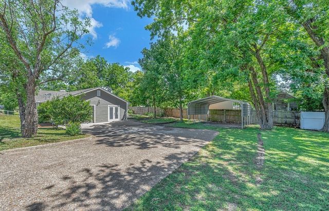 102 S Avenue Q, Clifton, TX 76634