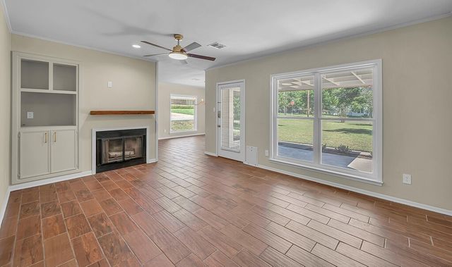 102 S Avenue Q, Clifton, TX 76634