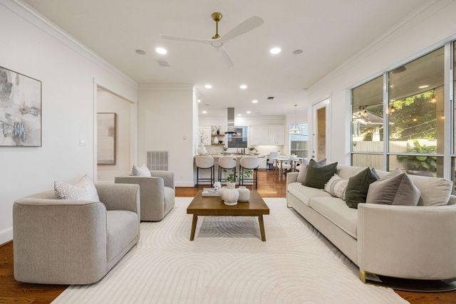 4623 Braeburn Drive, Bellaire, TX 77401