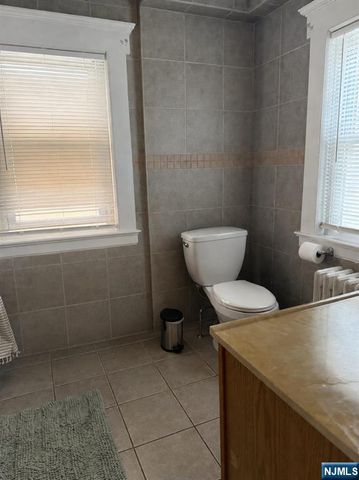 53 Murray Hill Terrace, Bergenfield, NJ 07621