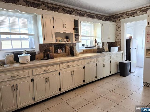 53 Murray Hill Terrace, Bergenfield, NJ 07621