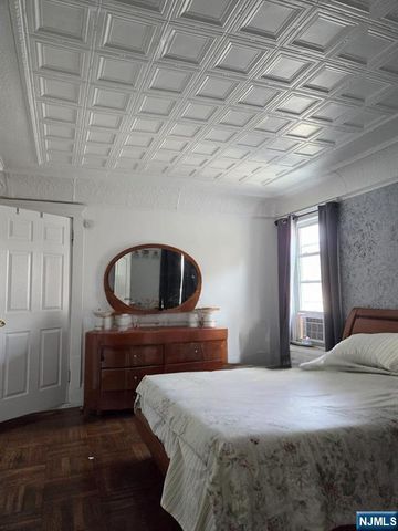 53 Murray Hill Terrace, Bergenfield, NJ 07621