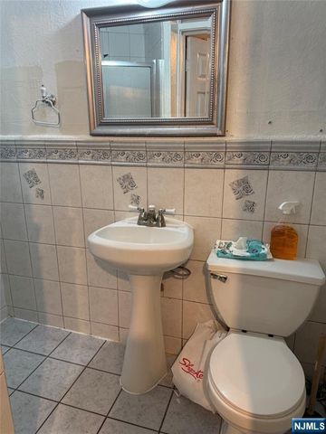 53 Murray Hill Terrace, Bergenfield, NJ 07621