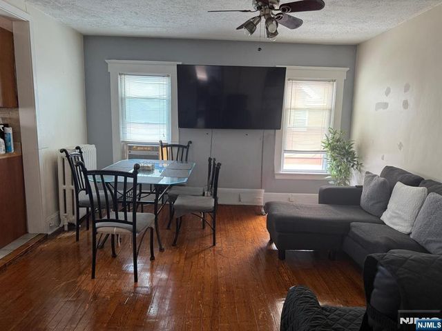 53 Murray Hill Terrace, Bergenfield, NJ 07621