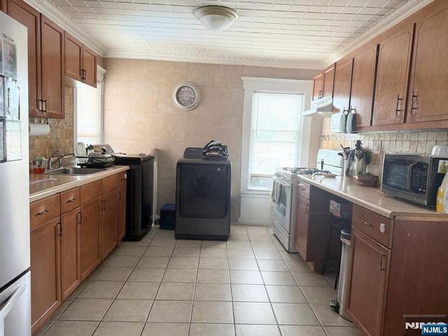 53 Murray Hill Terrace, Bergenfield, NJ 07621