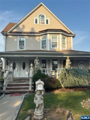 53 Murray Hill Terrace, Bergenfield, NJ 07621