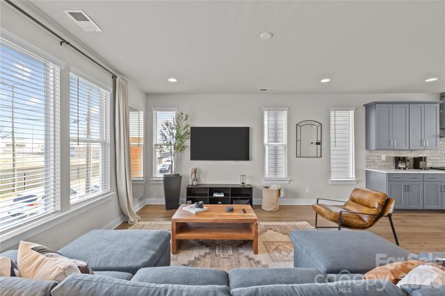 2115 Isom Street, Charlotte, NC 28208