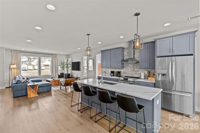 2115 Isom Street, Charlotte, NC 28208