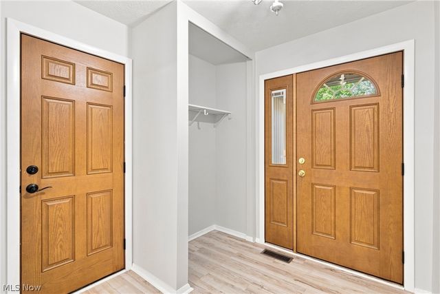 18259 Glencreek Lane, Strongsville, OH 44136