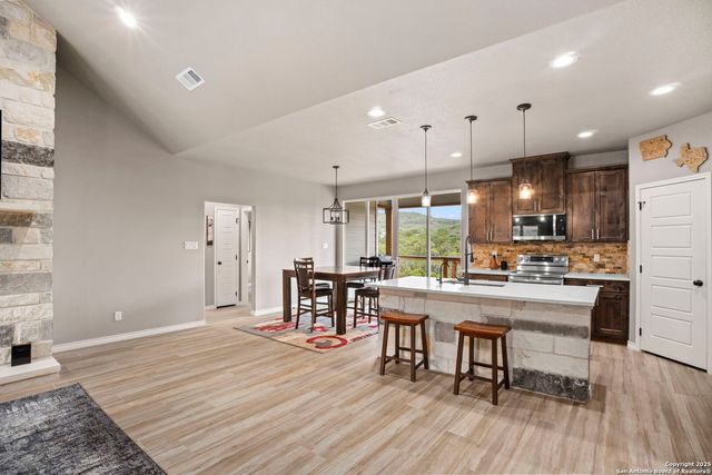 295 Delanoy Dr, Canyon Lake, TX 78133