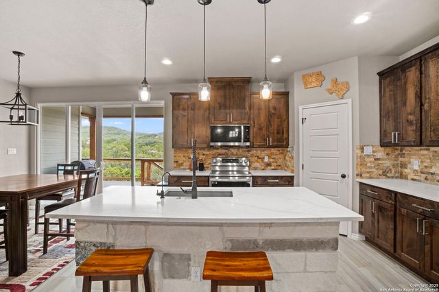 295 Delanoy Dr, Canyon Lake, TX 78133