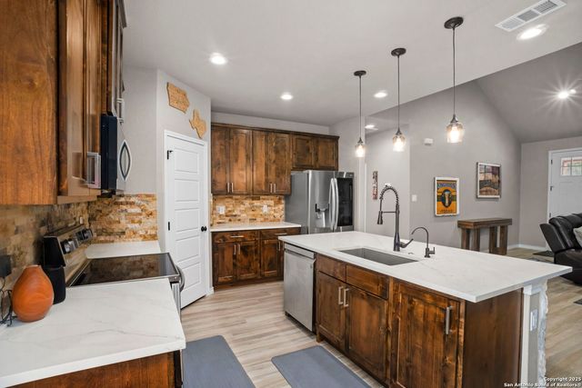 295 Delanoy Dr, Canyon Lake, TX 78133