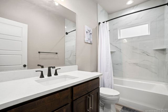 295 Delanoy Dr, Canyon Lake, TX 78133