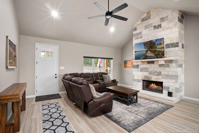 295 Delanoy Dr, Canyon Lake, TX 78133