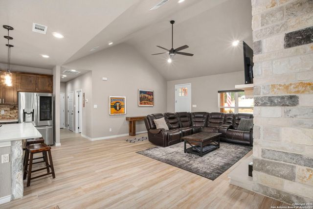 295 Delanoy Dr, Canyon Lake, TX 78133