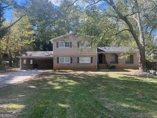 401 Barbashela Drive, Stone Mountain, GA 30088