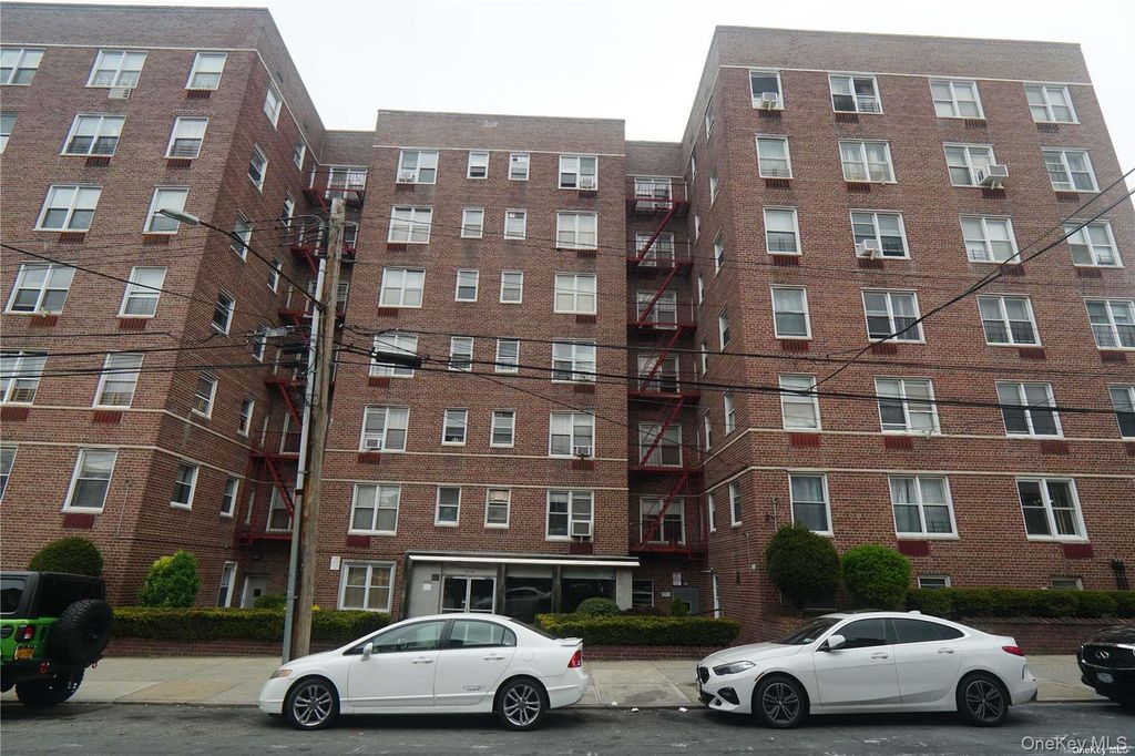 63-45 Saunders Street 3G, Rego Park, NY 11374 — exterior